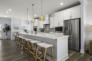 Fridge, microwave, oven, stovetop - New Construction! Stunning Townhome, Outdoor Pool, quick walk to the beach, FREE (Ocean City)