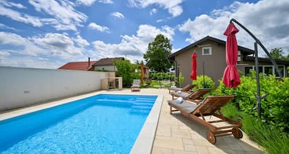 Holiday home Zen by Villas Guide