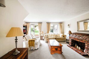 TV - Stylish 4BR Windsor | Near Legoland & M4 | WiFi (Windsor)