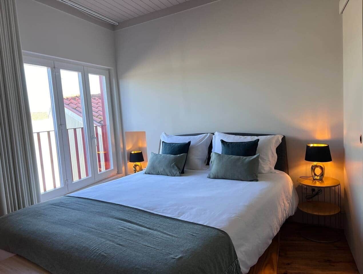 2 dormitorios, tabla de planchar con plancha, wifi y ropa de cama