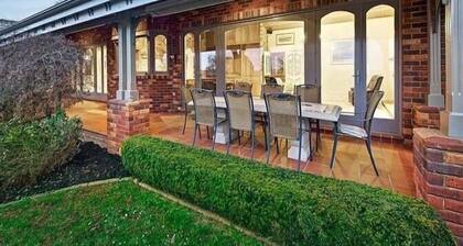 Oak Hill Grand Country Escape with Sunset Views