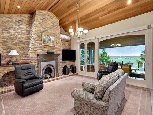 Oak Hill Grand Country Escape with Sunset Views