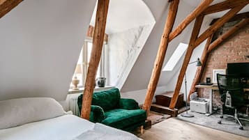 Desk, iron/ironing board, WiFi, bed sheets