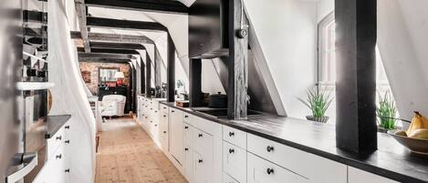Fridge, microwave, oven, stovetop