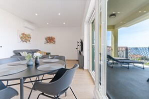 Dining - Luxury Deluxe With 2 Room Apartment (Marina)