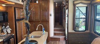 Fisherman's Retreat. A Roomy 5th wheel located on a large lot in Sun Retreats