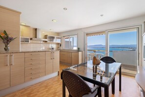 Dining - Apartment 'Salou Vistas Playa' with Sea View, Wi-Fi and Air Conditioning (Salou)
