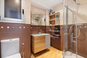 Bathroom - Apartment 'Salou Vistas Playa' with Sea View, Wi-Fi and Air Conditioning (Salou)