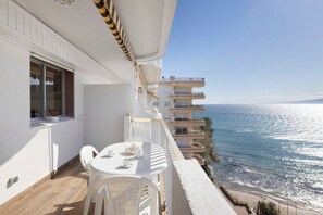 Outdoor dining - Apartment 'Salou Vistas Playa' with Sea View, Wi-Fi and Air Conditioning (Salou)