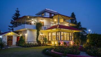 Deluxe Villa | Exterior