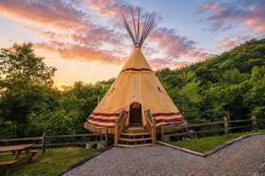 Unclassified image, 3 of 33, button - Luxury Tepee | Mtn Views | Near Dollywood | Slps4 (Sevierville)