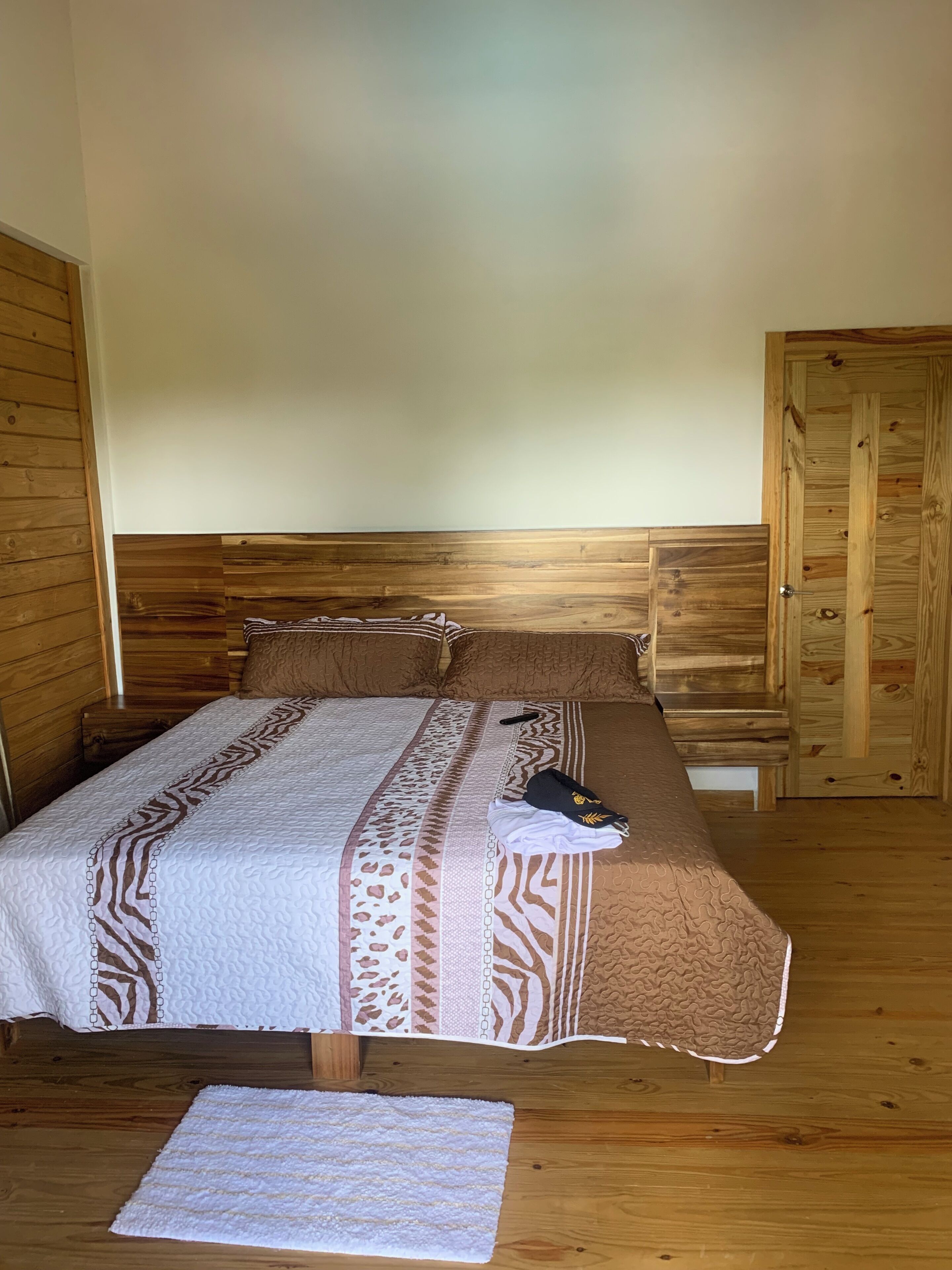 8 bedrooms, internet