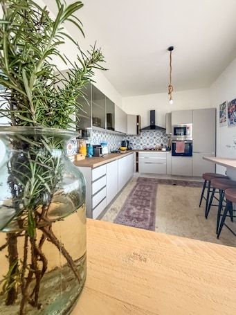 Fridge, oven, stovetop, dishwasher. Root and Rise - Triple Room with Shared Bathroom