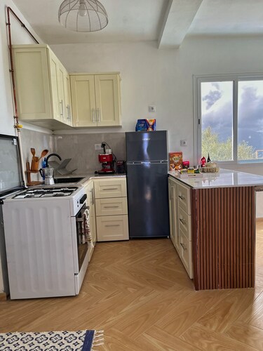 F4 level villa with pool in kabylie bouzueguen facing the mountain.