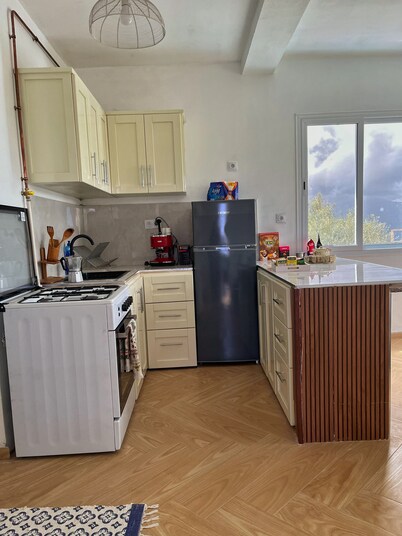 F4 level villa with pool in kabylie bouzueguen facing the mountain.