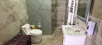 F4 level villa with pool in kabylie bouzueguen facing the mountain.
