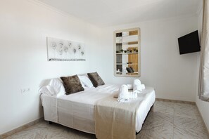 6 bedrooms, iron/ironing board, free WiFi, bed sheets