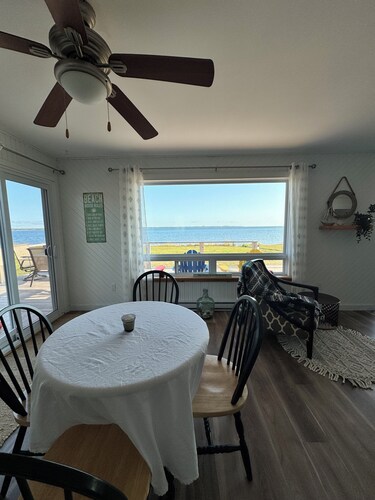 Family and Pet Friendly Ocean Front Beach Access Cottage in Tatamagouche