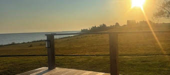 Family and Pet Friendly Ocean Front Beach Access Cottage in Tatamagouche