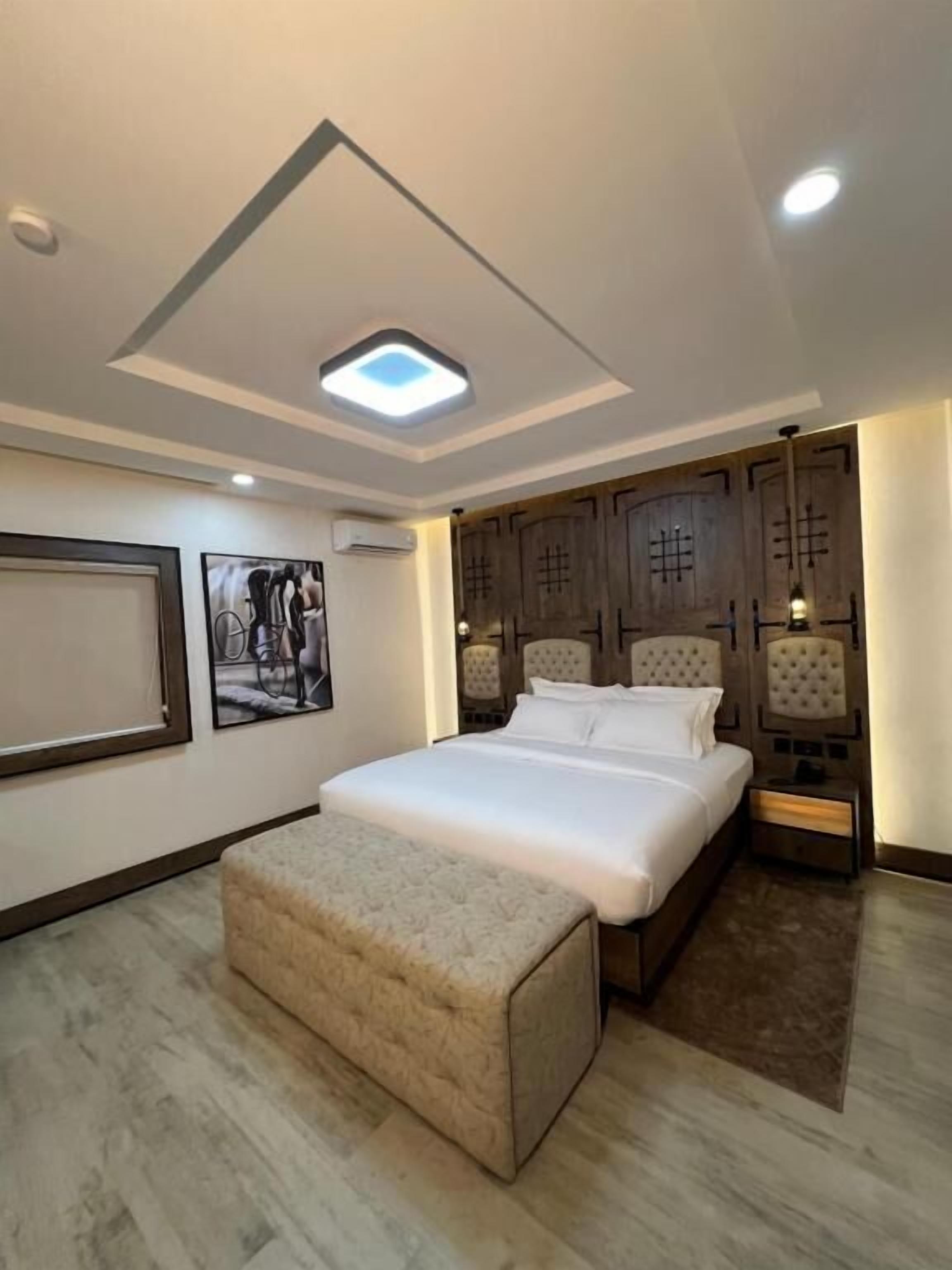 Comfort Suite, Pool View