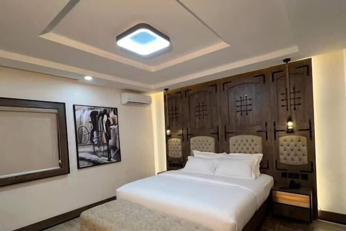 Comfort Suite, Pool View