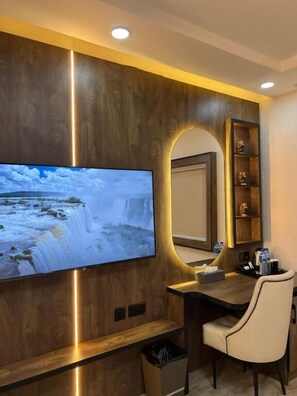 Suíte conforto, vista para a piscina | Parte interna