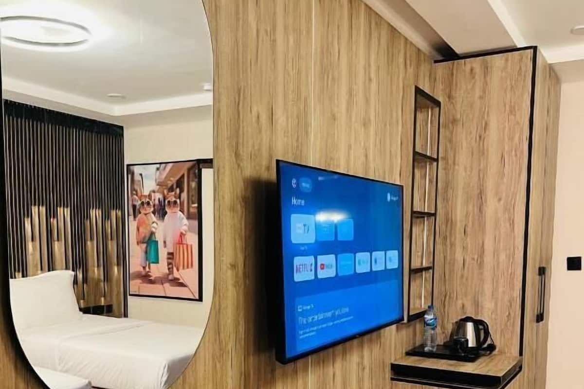 Family Room, Pool View