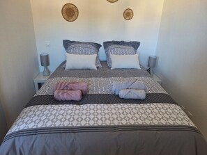 1 bedroom, iron/ironing board, bed sheets - Refurbished 2-person apartment in town center, 150 m from the beach. (Le Lavandou)
