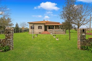 Familjehus - flera sovrum - 2 badrum (House Tiziana Closeby Mare Argentario) | Exteriör
