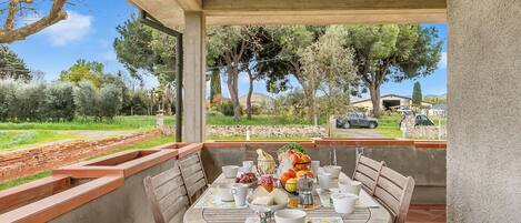 Family House, Multiple Bedrooms, 2 Bathrooms (House Tiziana Closeby Mare Argentario) | Outdoor dining