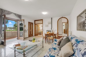 Family House, Multiple Bedrooms, 2 Bathrooms (House Tiziana Closeby Mare Argentario) | Living area | Fireplace - House Tiziana Closeby Mare Argentario (Manciano)