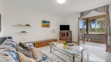 Family House, Multiple Bedrooms, 2 Bathrooms (House Tiziana Closeby Mare Argentario) | Living area | Fireplace