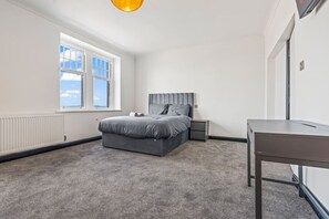 1 bedroom, desk, iron/ironing board, WiFi - Eden View Jungle Room (Lake District)