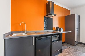 Fridge, microwave, stovetop, toaster - Eden View Jungle Room (Lake District)