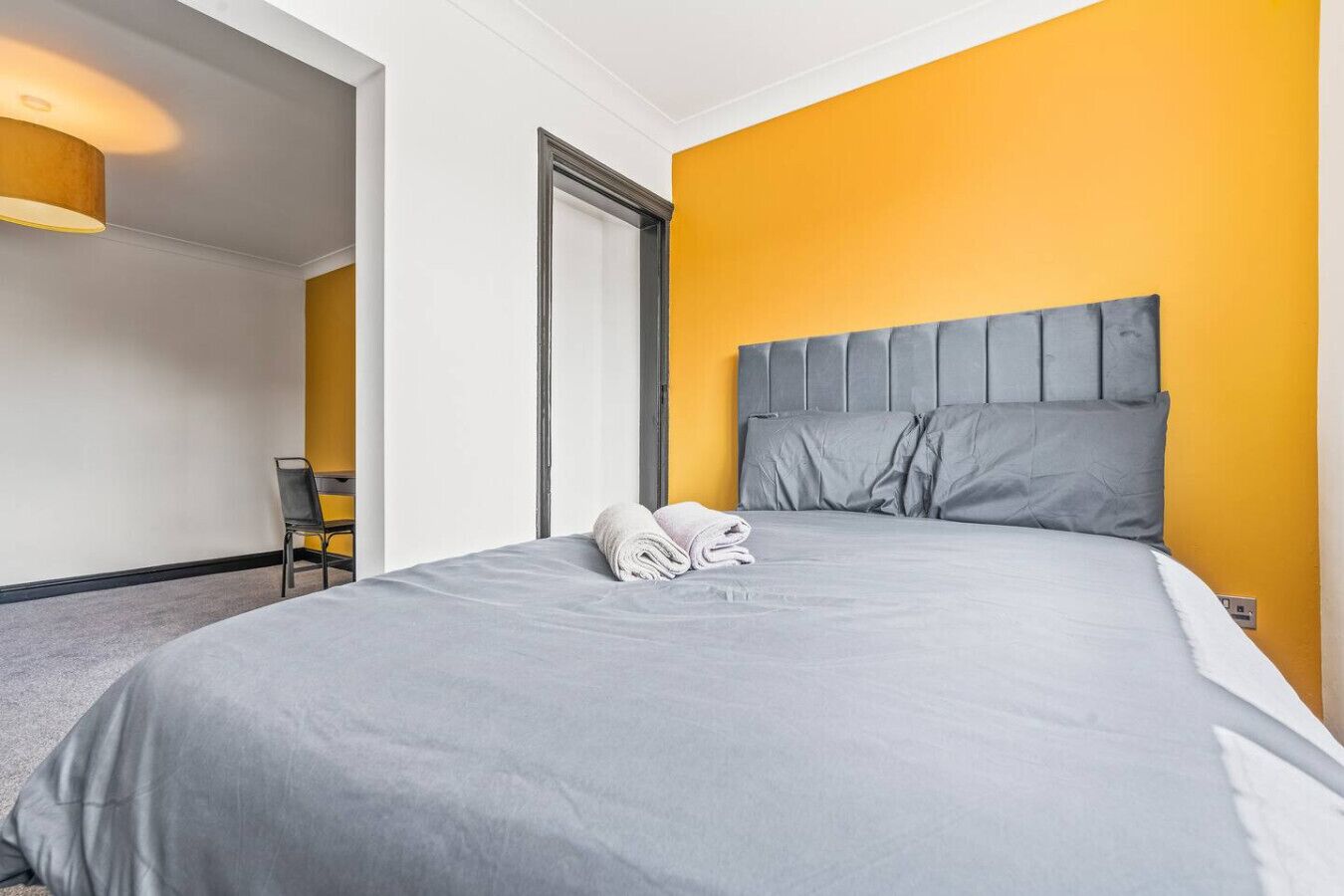 2 bedrooms, desk, iron/ironing board, WiFi
