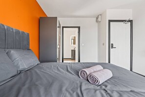 1 habitación, tabla de planchar con plancha, wifi y ropa de cama 