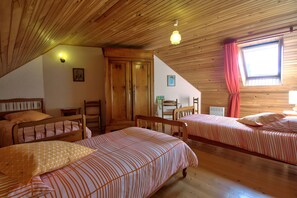 2 slaapkamers, een strijkplank/strijkijzer, wifi, beddengoed