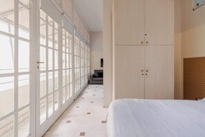 2 Schlafzimmer, Schreibtisch, Bügeleisen/Bügelbrett, Reisekinderbett