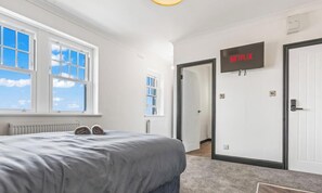 1 habitación, tabla de planchar con plancha, wifi y ropa de cama 