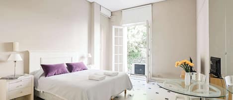 Desk, iron/ironing board, travel crib, WiFi
