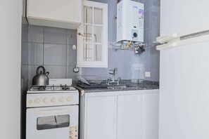 Fridge, microwave, coffee/tea maker, toaster - LDV Aparts 3E by MOT Rentals (Buenos Aires)
