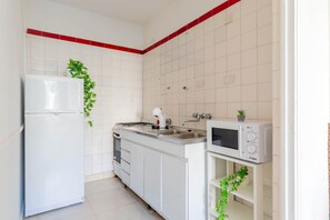 Fridge, microwave, coffee/tea maker, toaster - LDV Aparts 3A by MOT Rentals (Buenos Aires)