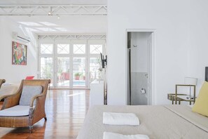 Desk, iron/ironing board, travel cot, WiFi - LDV Aparts 6A by MOT Rentals (Buenos Aires)
