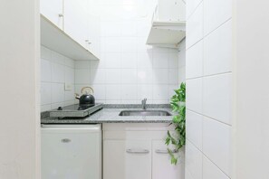 Fridge, microwave, coffee/tea maker, toaster - LDV Aparts 2F by MOT Rentals (Buenos Aires)