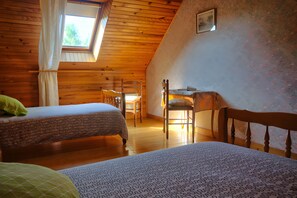 2 bedrooms, iron/ironing board, WiFi, bed sheets - Ty bihan – 500 m from the beach (Plomodiern)