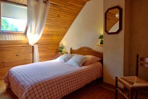 2 bedrooms, iron/ironing board, WiFi, bed sheets - Ty bihan – 500 m from the beach (Plomodiern)