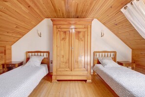 2 bedrooms, iron/ironing board, WiFi, bed sheets - Ty bihan – 500 m from the beach (Plomodiern)