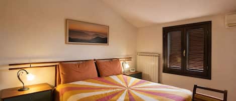 3 bedrooms, iron/ironing board, travel crib, WiFi (free)