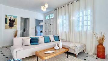Apartamento, 3 quartos, sacada, vista para a cidade | Sala de estar