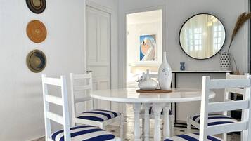 Apartamento, 3 quartos, sacada, vista para a cidade | Sala de jantar